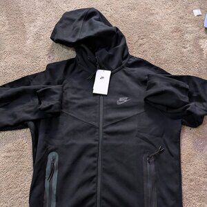 Black nike tech suit